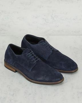 round-toe-derbys-with-lace-fastening