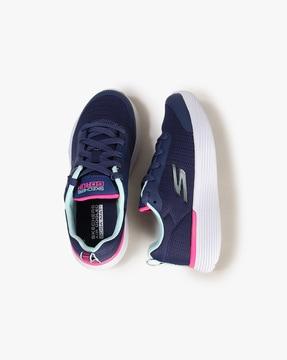 go-run-400-v2-lace-up-shoes