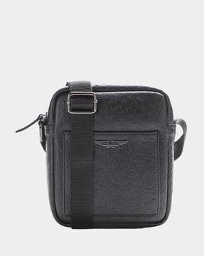 travel-bag-with-logo-accent