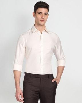 shirt-with-cutaway-collar