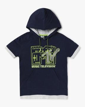 graphic-print-hooded-t-shirt