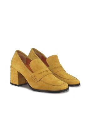 slip-on-moccasins-with-stitch-accent