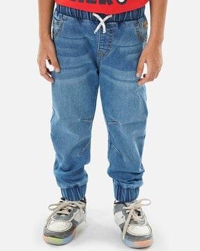 mid-wash-jogger-jeans
