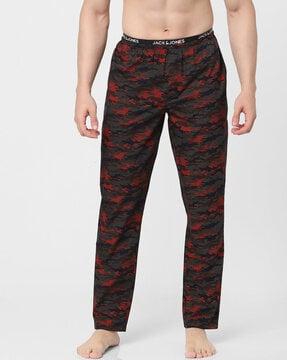 men-camouflage-print-track-pants-with-insert-pockets