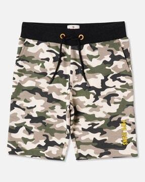 camouflage-print-shorts-with-drawstring-waist