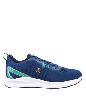 low-tops-sports-shoes-with-lace-fastening