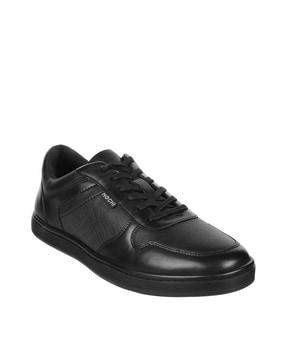 round-toe-sneakers-with-lace-fastening