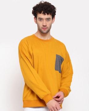 round-neck-sweatshirt-with-patch-pocket
