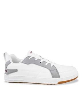 low-tops-sneakers-with-lace-fastening