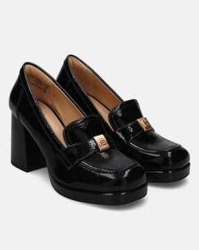 pumps-with-metal-accent