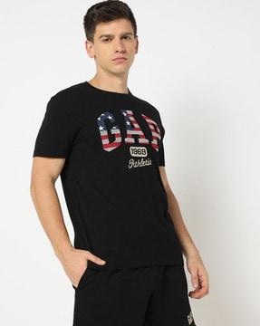 men-logo-embroidered-regular-fit-crew-neck-t-shirt