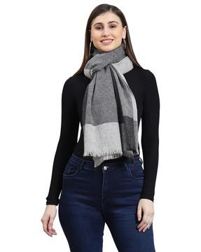 women-checked-stole-with-rectangular-shape