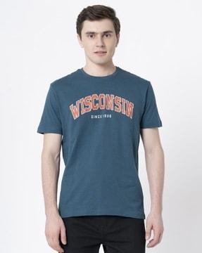 men-typographic-print-regular-fit-crew-neck-t-shirt