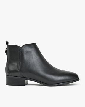 women-round-toe-boots-with-zip-fastening