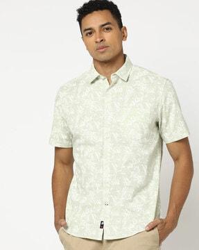 men-leaf-print-slim-fit-shirt