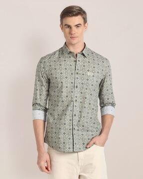 men-geometric-print-regular-fit-shirt-with-patch-pocket