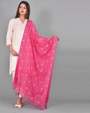 women-embroidered-dupatta-with-border