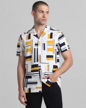 men-abstract-regular-fit-shirt-with-cutaway-collar