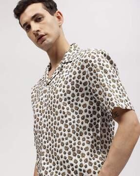 men-tropical-regular-fit-shirt-with-spread-collar