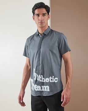 men-typographic-print-tailored-fit-shirt-with-spread-collar