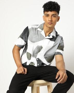 men-printed-relaxed-fit-shirt