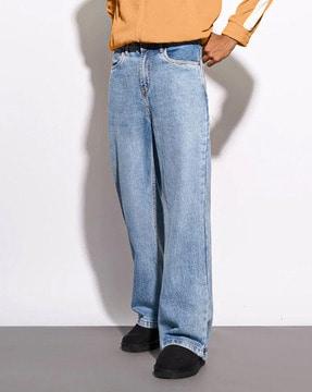 men-relaxed-jeans-with-5-pocket-styling