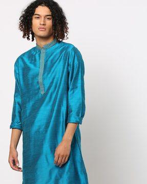 textured-kurta-with-embroidery