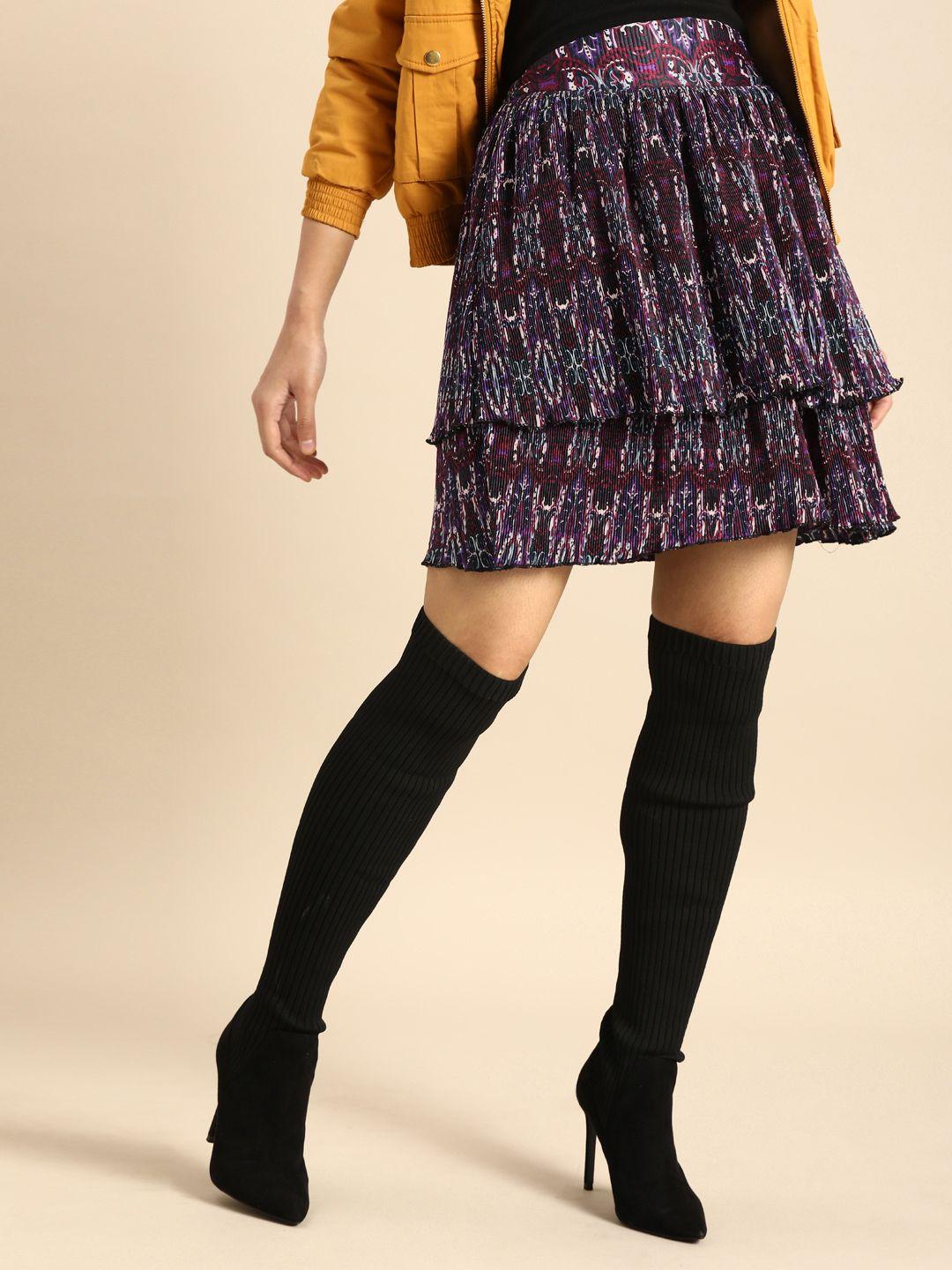 women-maroon-&-black-accordion-pleated-print-tiered-mini-skirt