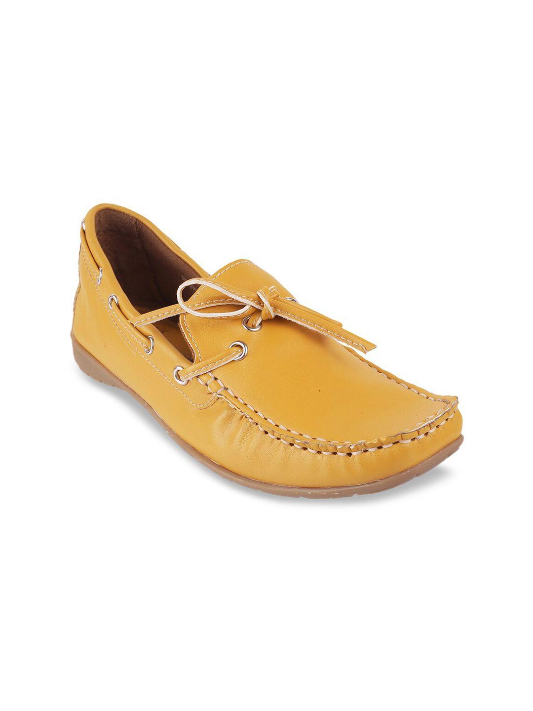 catwalk-women-yellow-boat-shoes