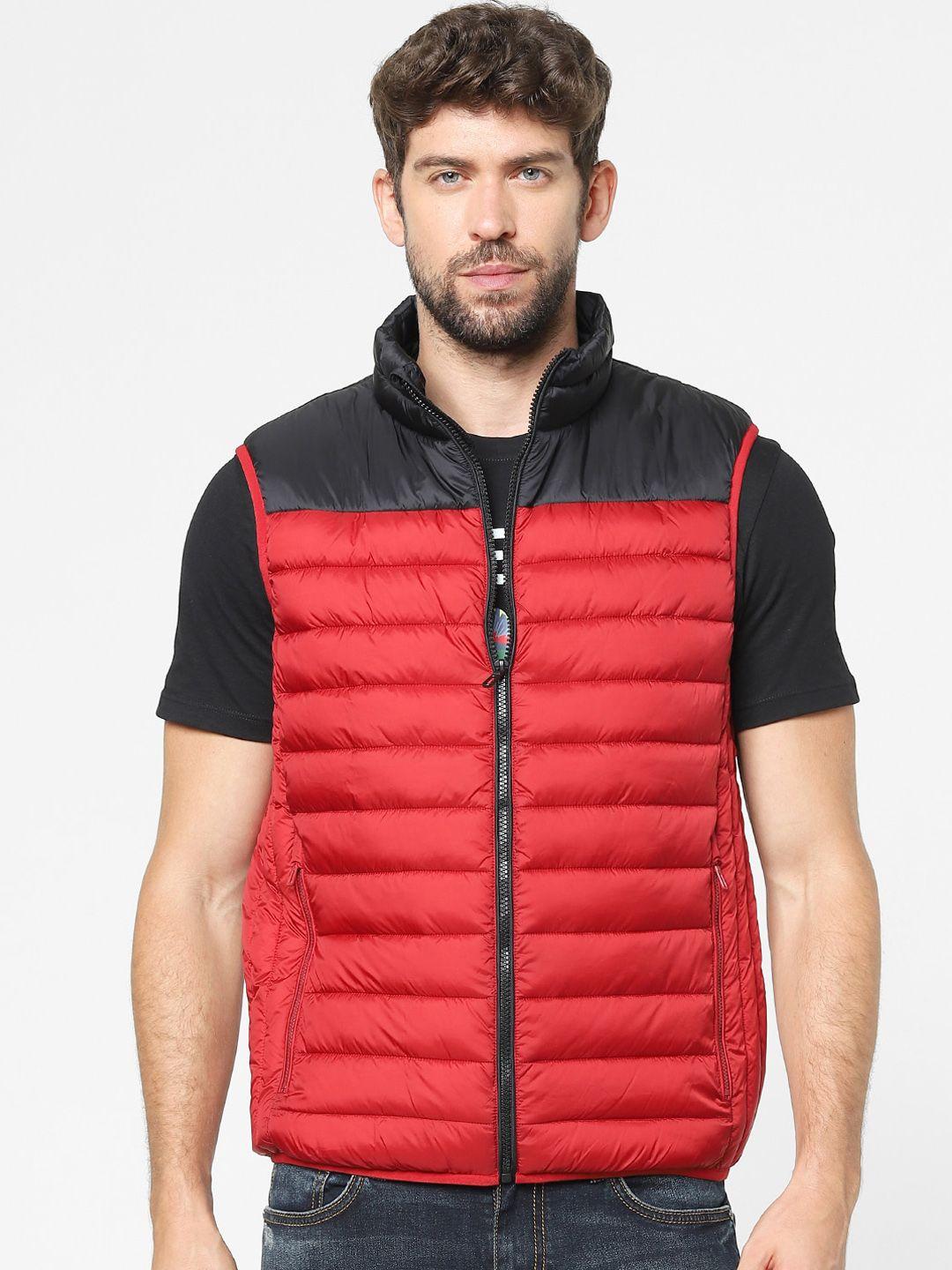 celio-men-red-&-black-colourblocked-puffer-jacket