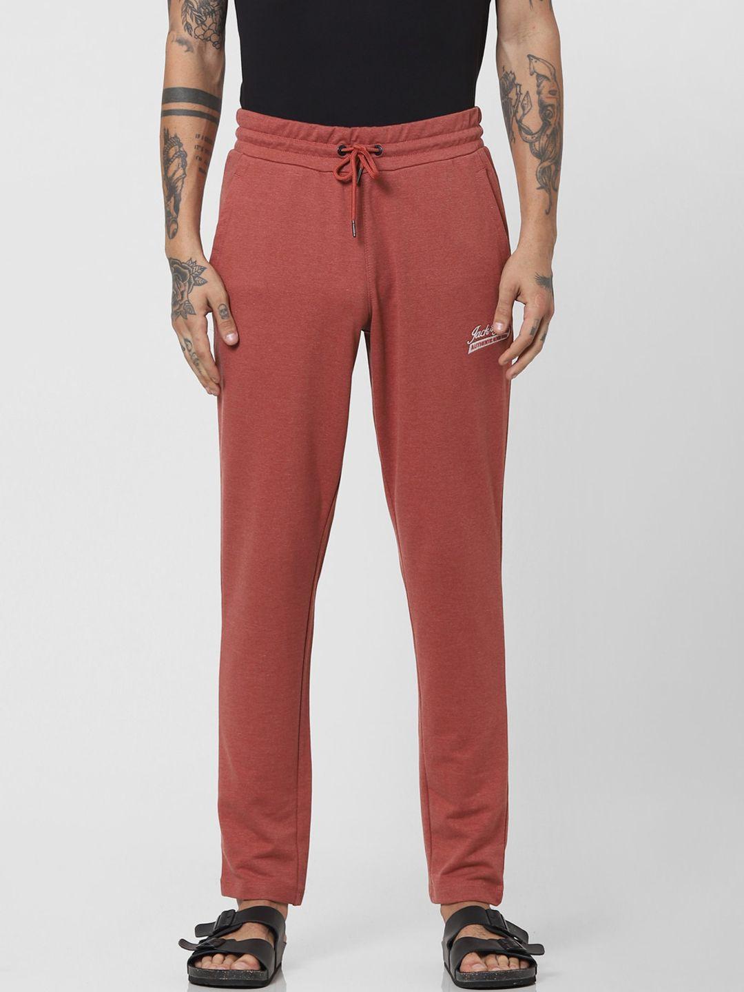 jack-&-jones-men-coral-red-solid-pure-cotton-relaxed-fit-track-pants