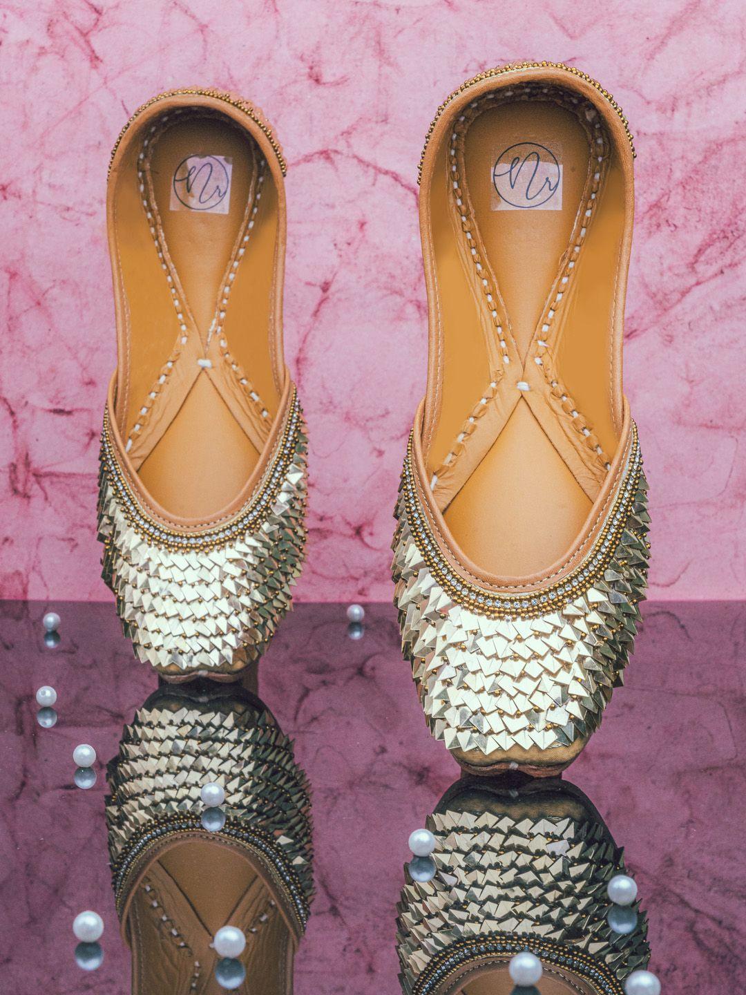 nr-by-nidhi-rathi-women-gold-toned-embellished-leather-ethnic-mojaris