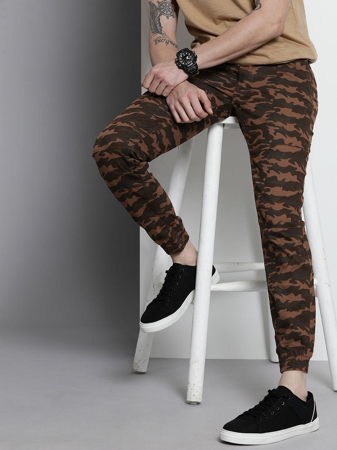the-indian-garage-co-men-brown-camouflage-printed-slim-fit-joggers-trousers
