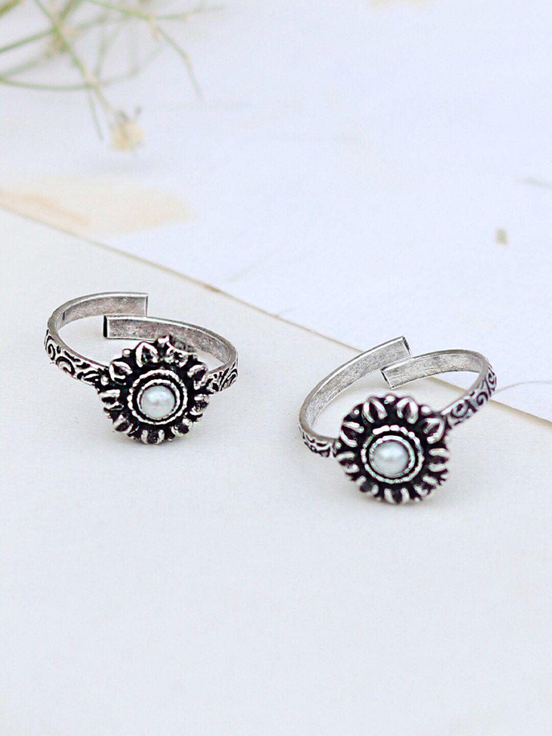teejh-white-&-silver-toned-set-of-2-kaina-stone-oxidised-toe-rings