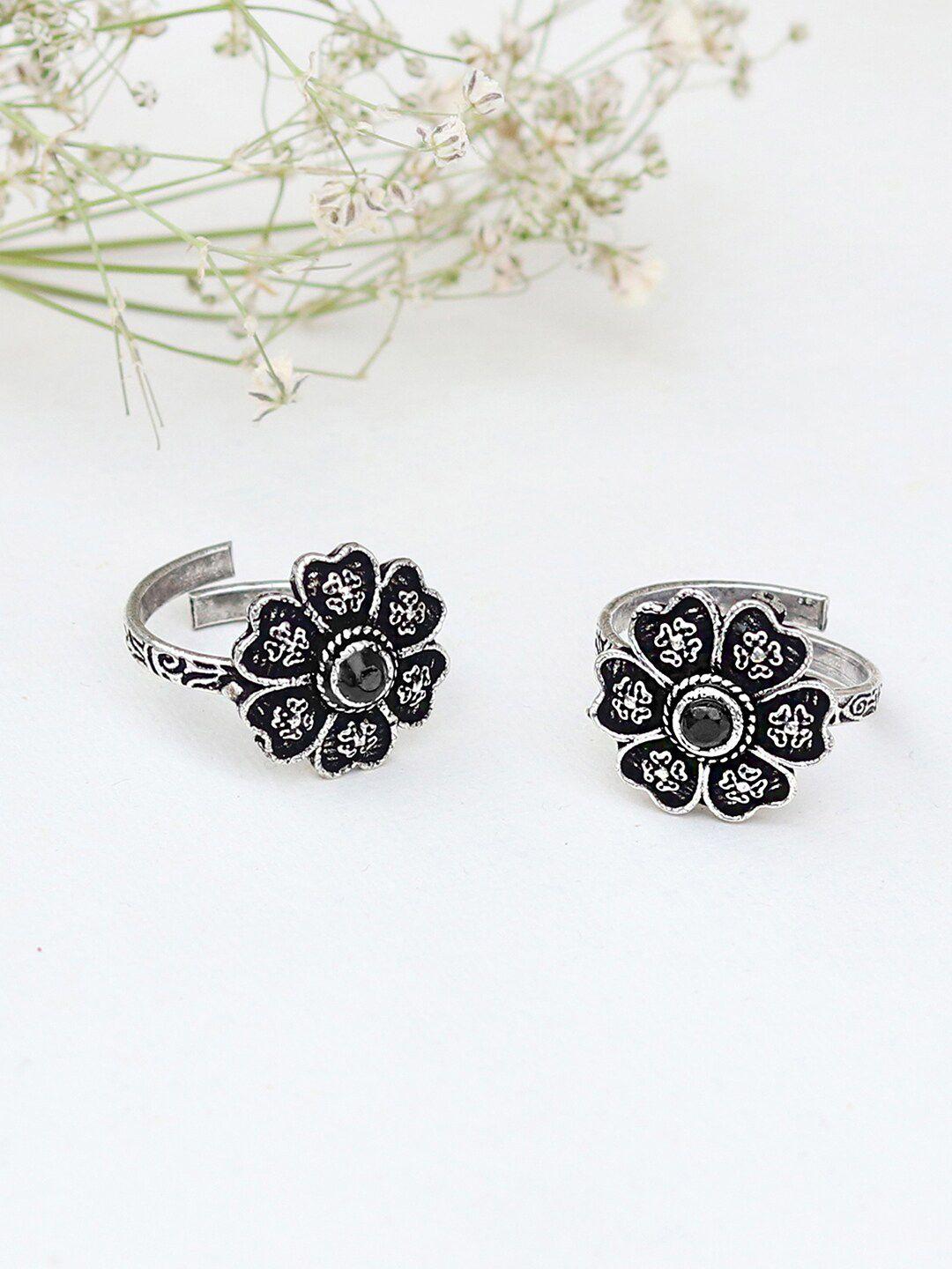 teejh-ruhi-black-stone-silver-oxidised-toe-rings