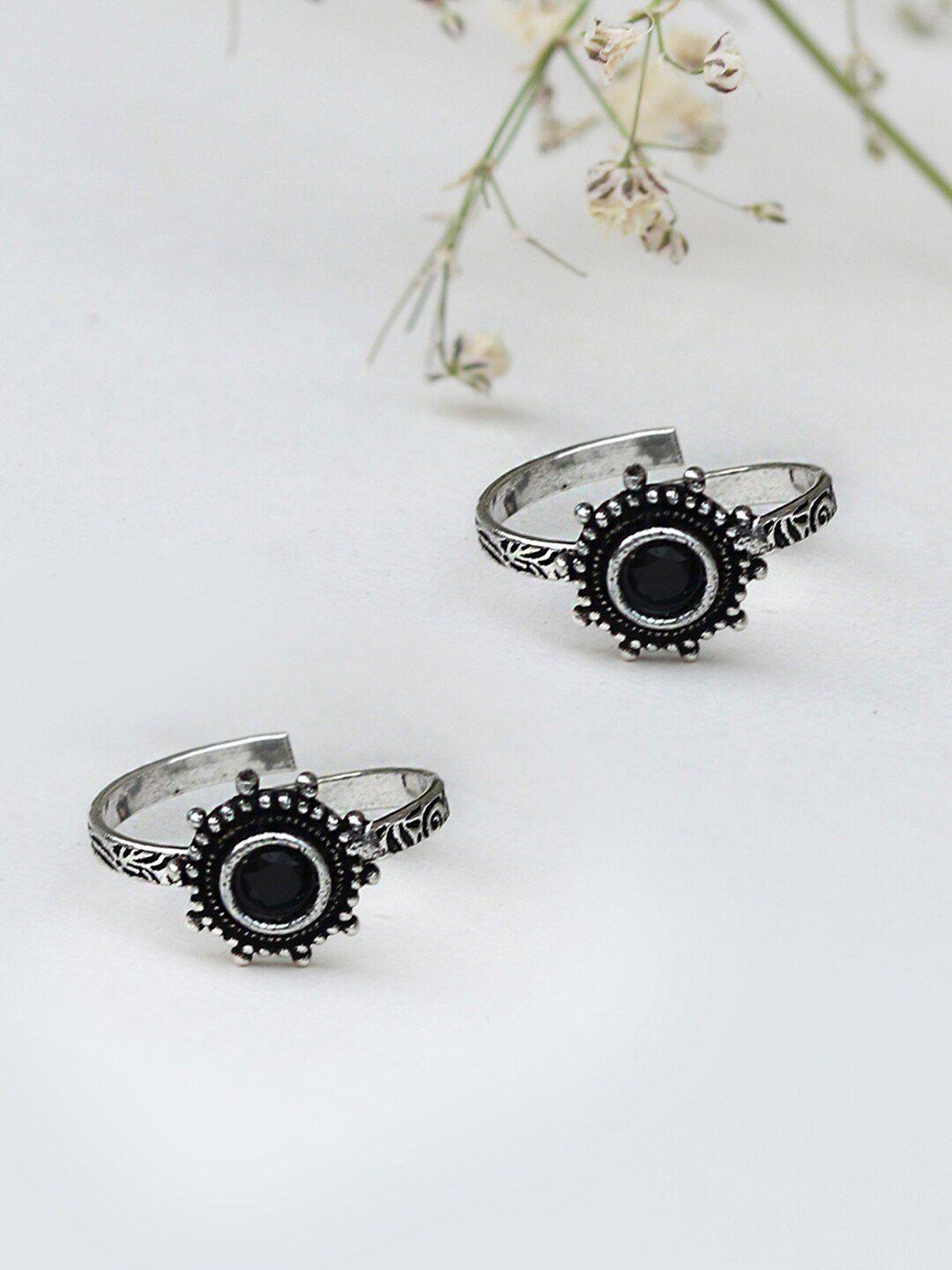 teejh-silver-plated-oxidised-black-stone-studded-toe-ring