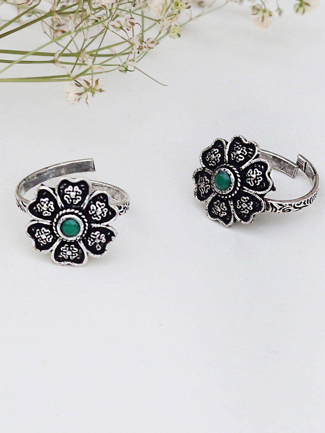teejh-green-&-silver-toned-set-of-2-ruhi-stone-oxidised-toe-rings