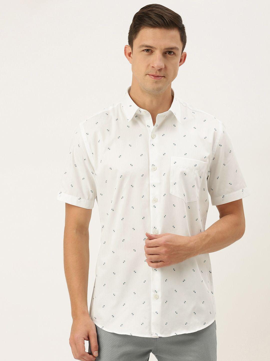 burnt-umber-men-white-&-blue-pure-cotton-standard-fit-printed-casual-shirt