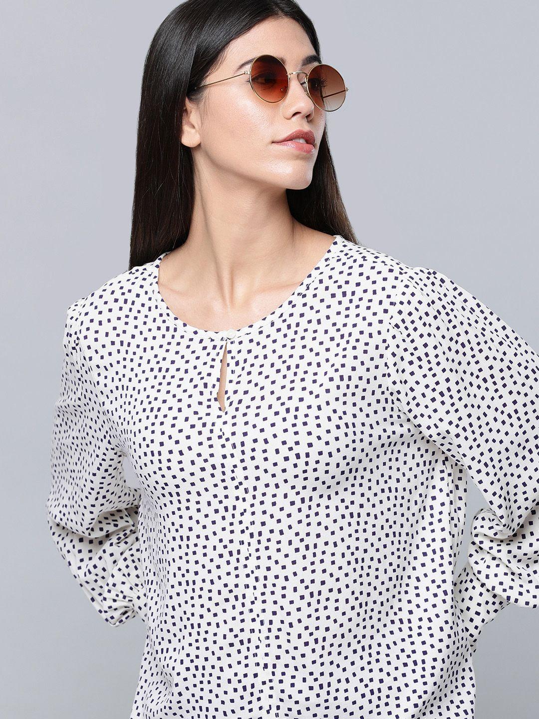 levis-white-&-black-graphic-print-puff-sleeves-casual-top