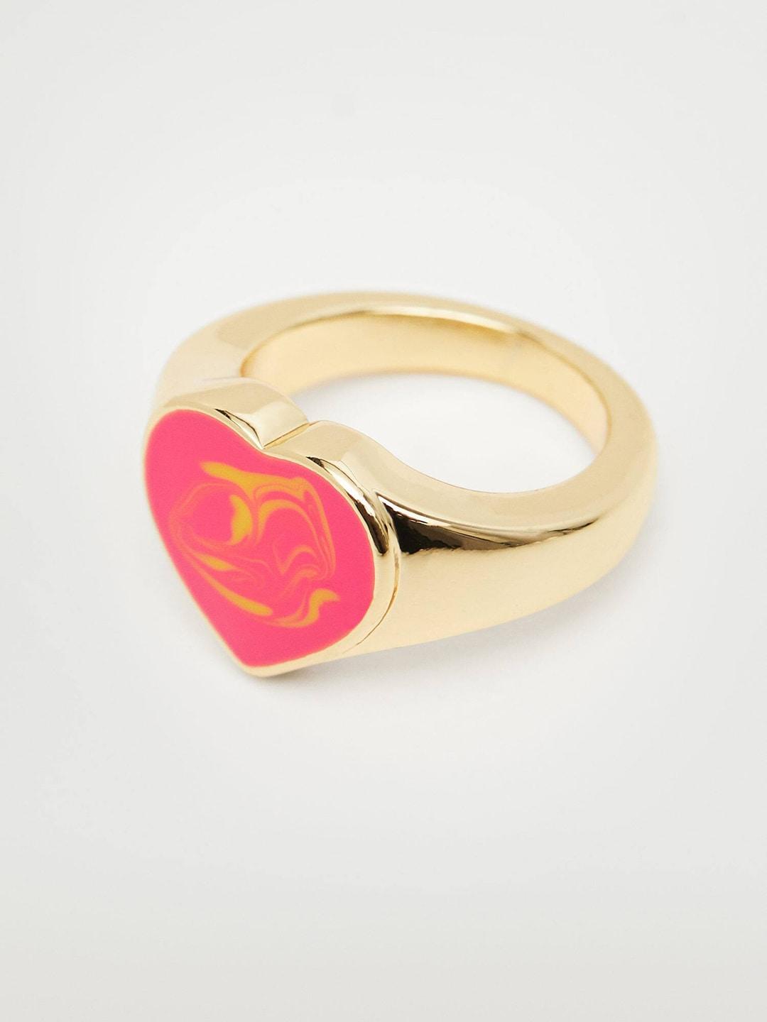 mango-women-gold-toned-&-pink-heart-shaped-finger-ring