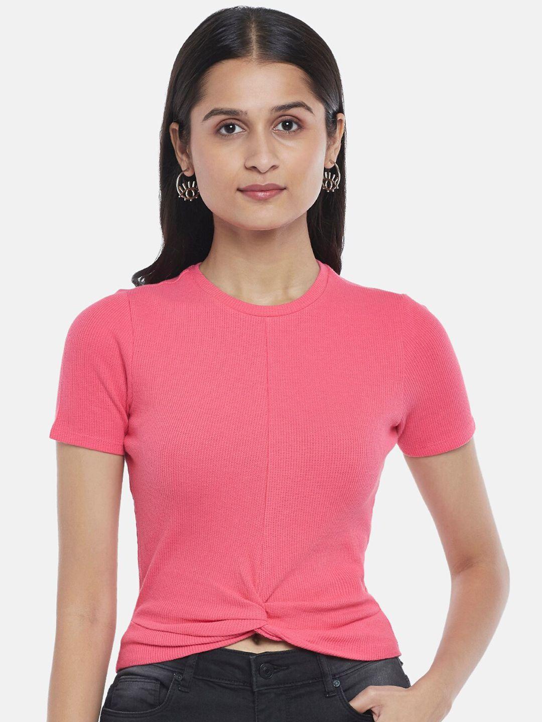 people-women-pink-t-shirt
