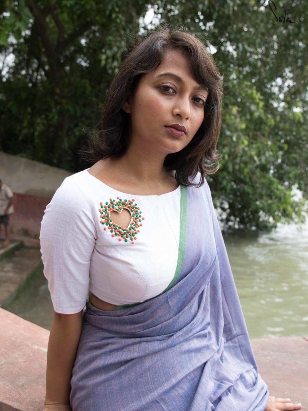 suta-women-white-embroidered-cotton-saree-blouse