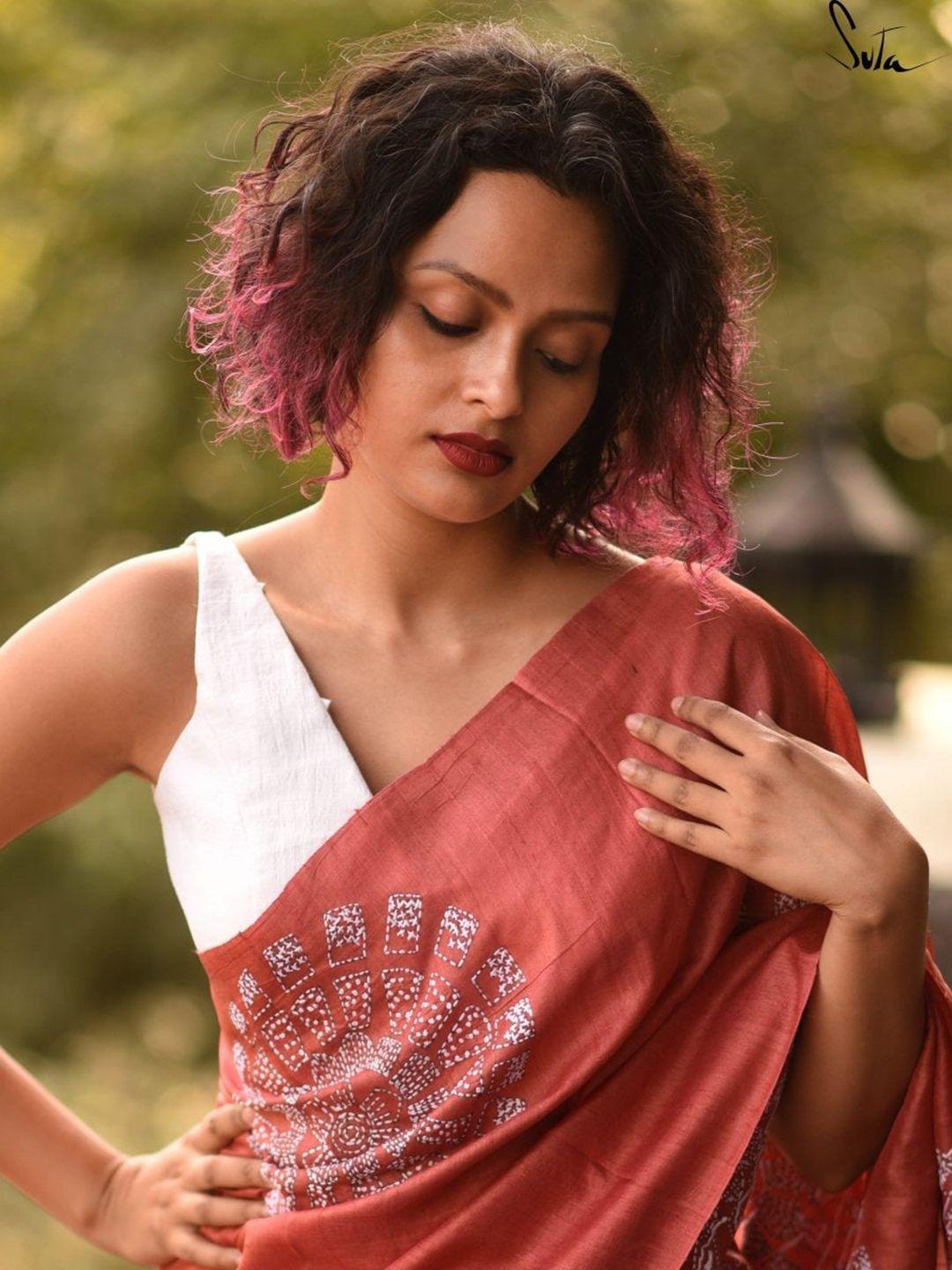 suta-women-white-solid-saree-blouse