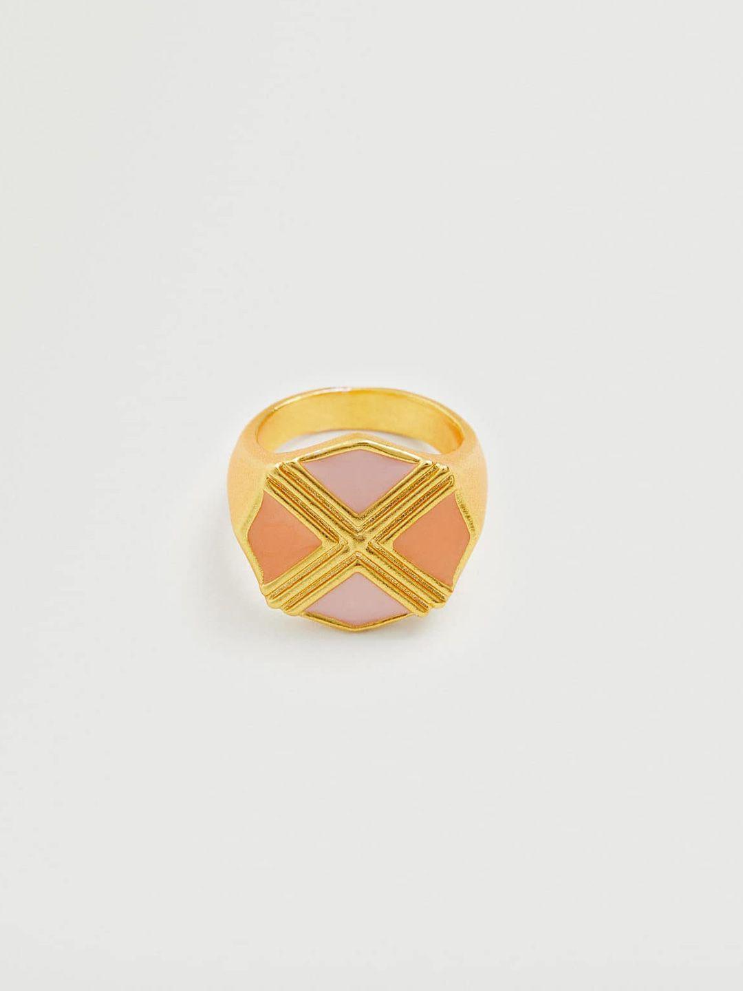 mango-women-gold-toned-&-pink-enamelled-finger-ring
