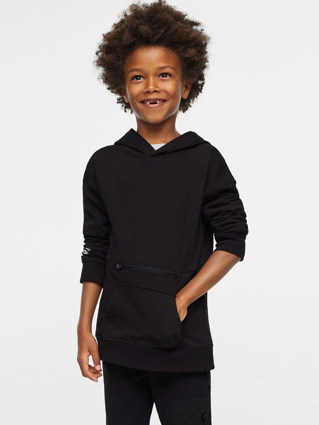 mango-kids-boys-black-solid-pure-cotton-hooded-sweatshirt