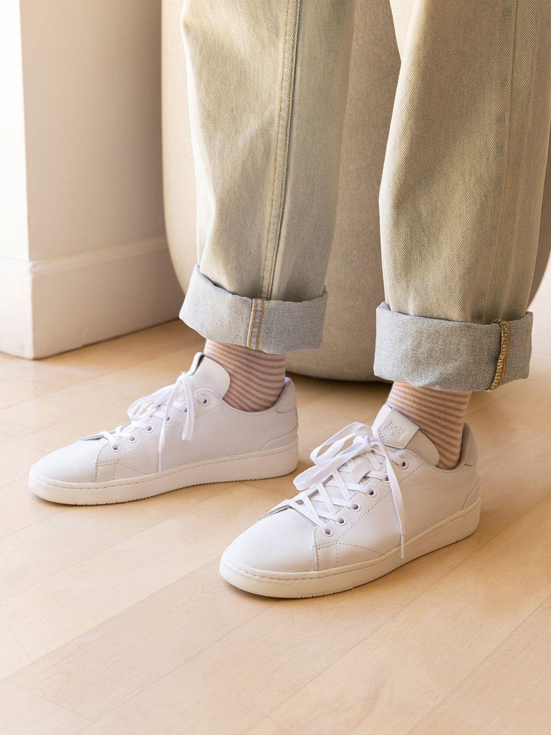 toms-men-white-solid-sneakers