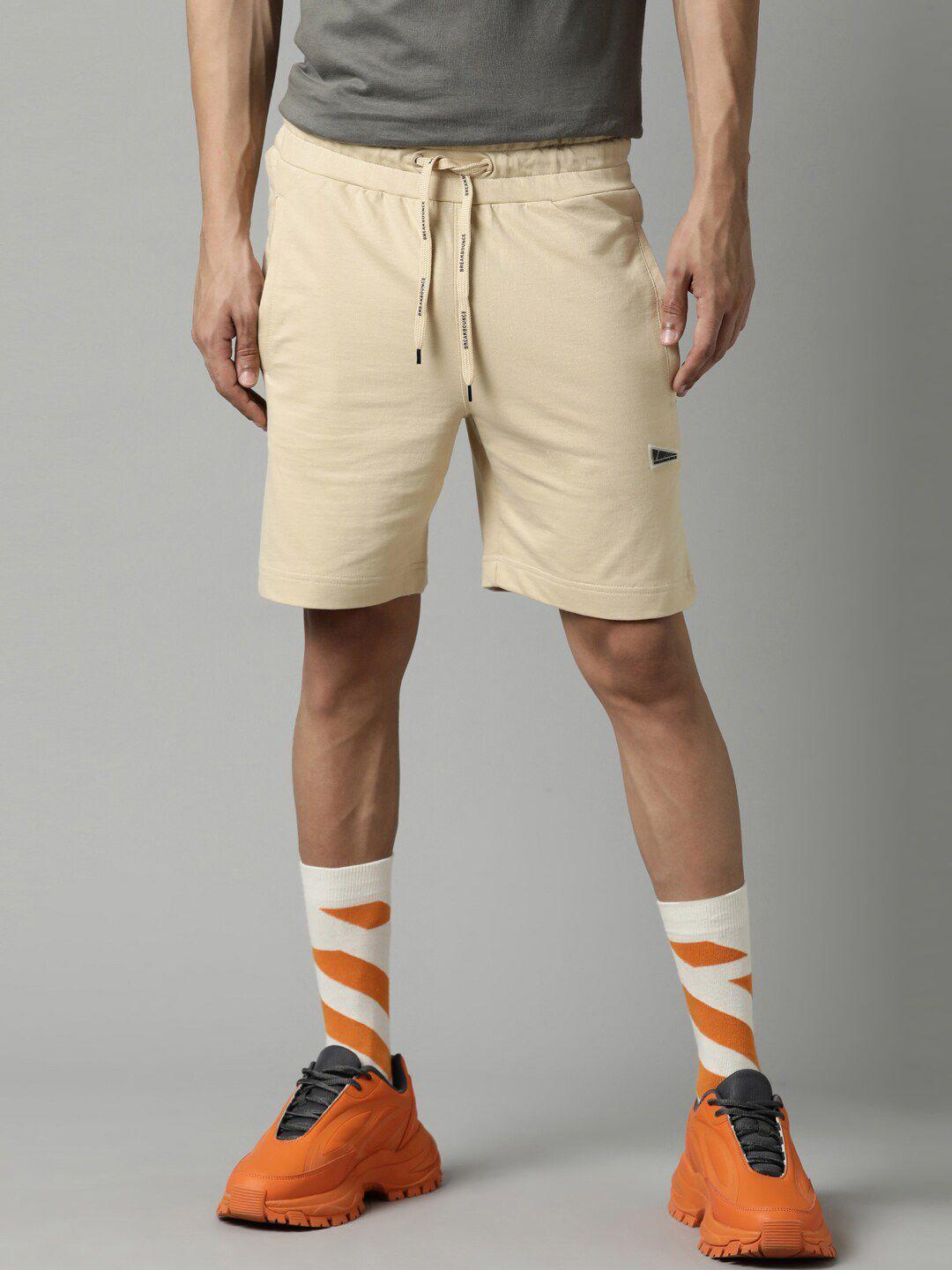breakbounce-men-beige-solid-regular-fit-shorts