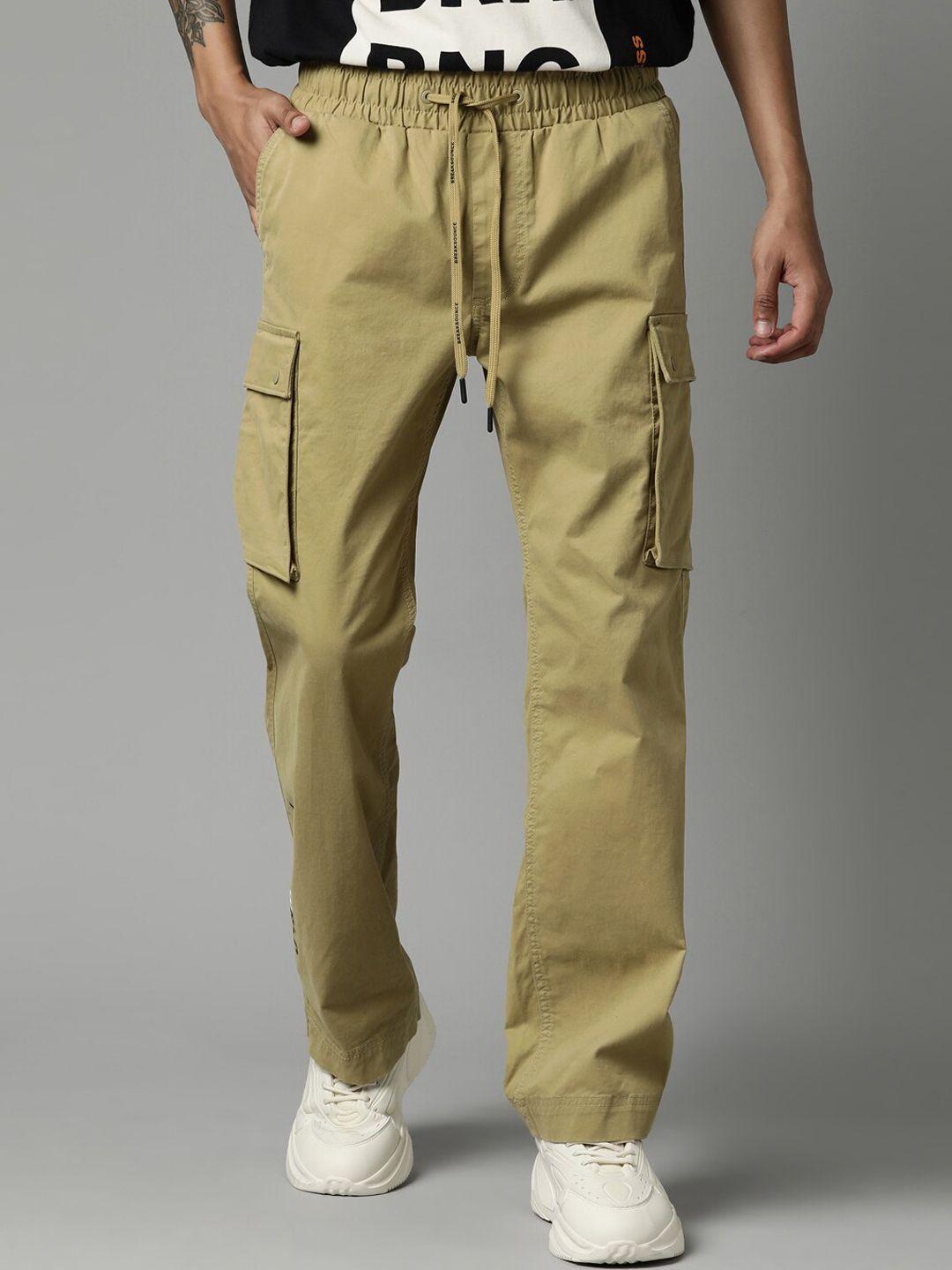 breakbounce-men-khaki-solid-relaxed-straight-leg-straight-fit-cargos-trousers
