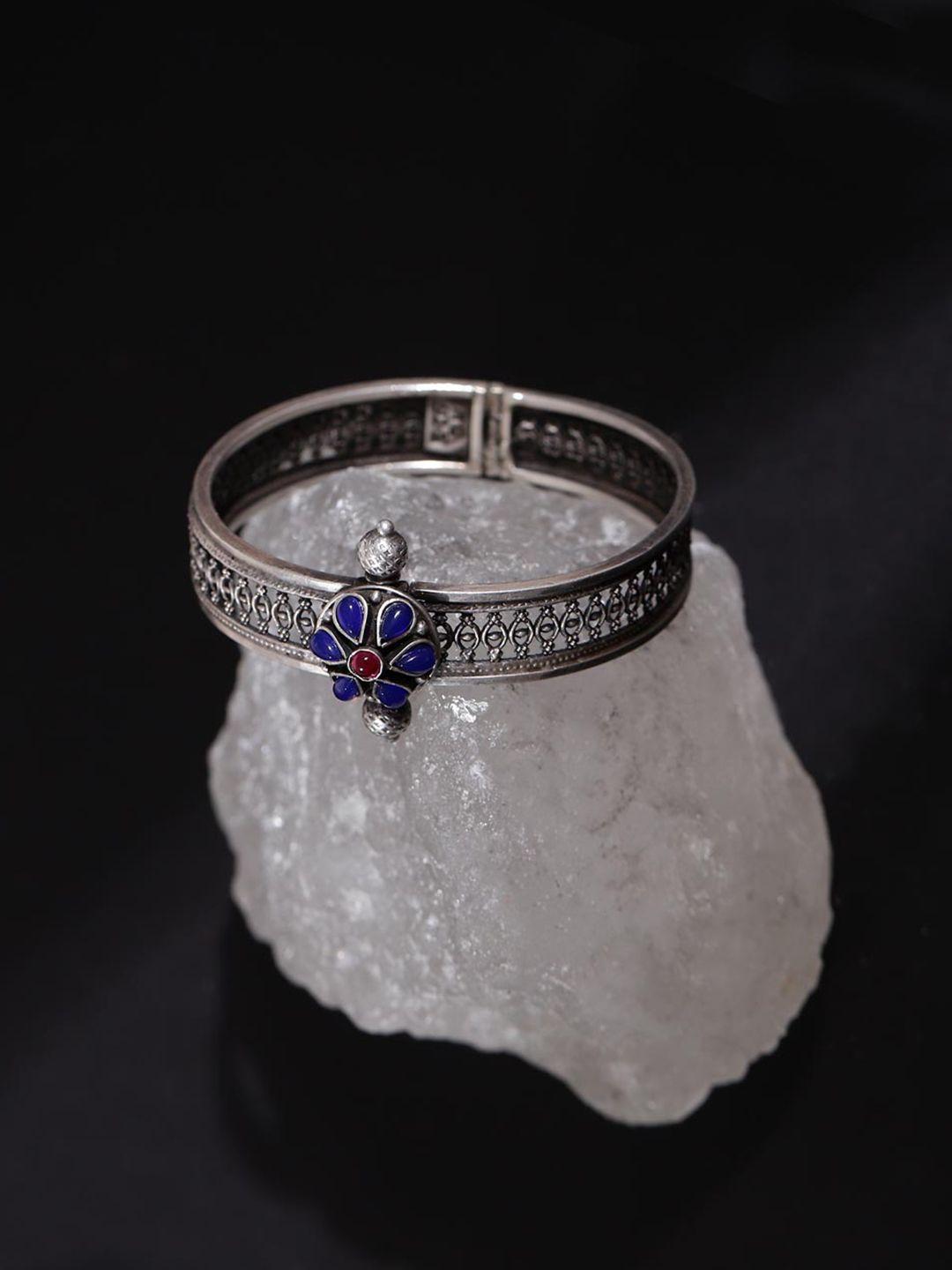 fabindia-women-silver-toned-&-blue-silver-kundan-bangle-style-bracelet