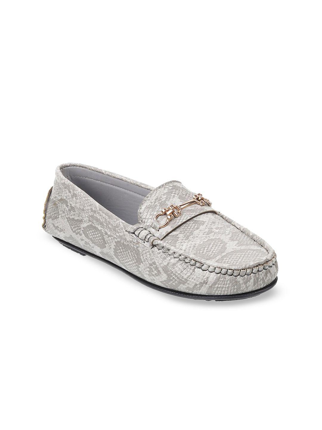 mochi-women-printed-loafers